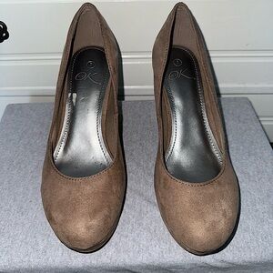 It’s OK Brown Suede Wedge Heels ladies sz 7m